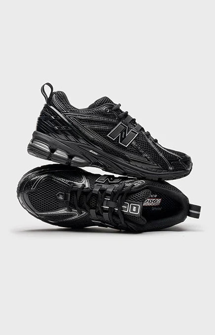 Black new balance women's shoes at Peppermayo